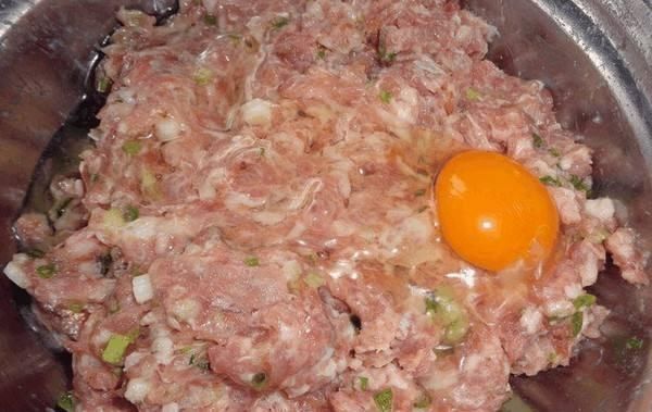 汆肉丸时，别只傻傻的加蛋清和淀粉，多加这1样，口感Q弹还不散