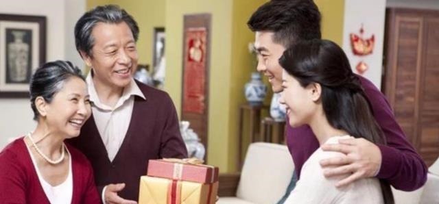 孝顺|“连坐式孝顺”老人理所当然,子女却有苦说不出,这是怎么回事