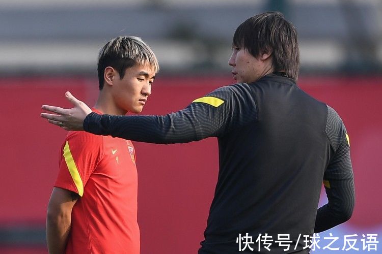 執(zhí)教|李鐵團(tuán)隊(duì)表態(tài)了，4個(gè)字問心無(wú)愧！遭嚴(yán)重質(zhì)疑：不用歸化不提醒？