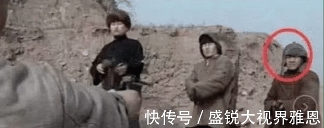 |亮剑：因经费不足闹出笑话，骑兵团就俩马，李云龙换造型当群演！