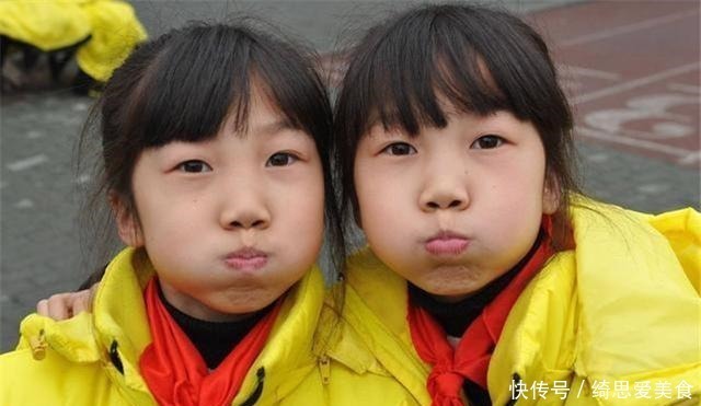 父母|孕妈怀上5胞胎,分娩时80名家属陪产,得知孩子性别全家笑翻