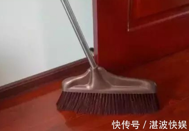 家里有扫把的要留心了，这3个地方别放扫把，尤其是最后一个地方