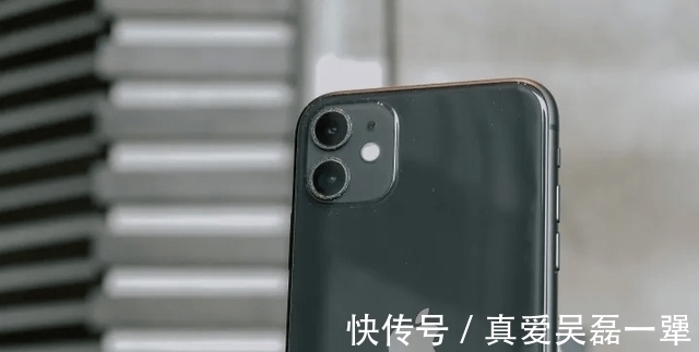 刘海|iPhone11最新售价确认，标配版跌至新低价，iPhone12也变得不香了