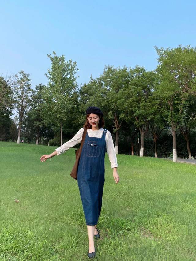 百褶裙|秋游怎么穿才高级?西装外套搭配百褶裙又飒又美,关键特别显气质