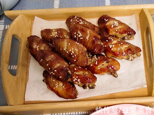 蜂蜜烤鸡翅的家常做法，简单快捷又好吃