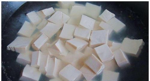 豆腐汤|真正的“补钙汤”就是它,隔三差五吃,补钙质,长个头,孩子要多吃