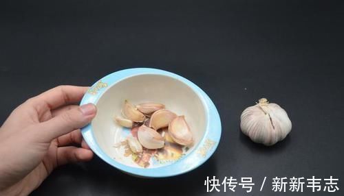 今天才知道,大蒜身上有机关,轻轻一碰蒜皮自动脱落,真的涨知识了