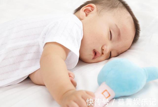 后脑勺|不用枕头睡觉的婴幼儿,会有什么问题?影响孩子健康