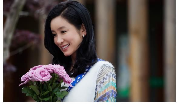 邹凯|42岁秦海璐，生活不能自理，如今王新军包揽家务贴身伺候