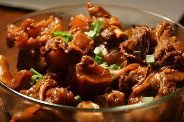 美食推荐红烧鱼块，葱爆牛肉，葱香牛腩，香菇肉片的做法