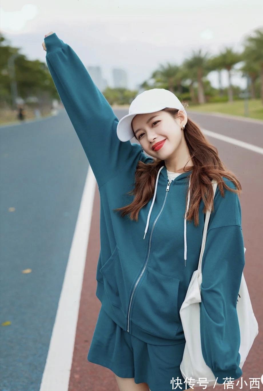 连衣裙|“连衣裙”该让位了,今秋流行休闲风穿搭,不仅舒适遮肉还很减龄