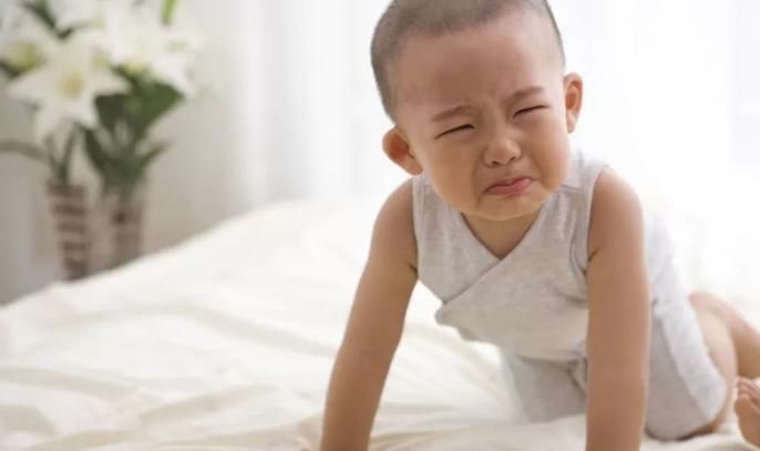 眼睛|4岁宝宝将502胶滴入眼睛,奶奶做法被妈妈怒斥,却让医生称赞