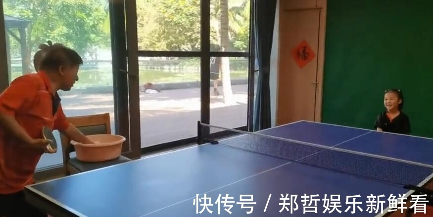 王楠|厉害!王楠女儿打球击败外公,老郭带娃买菜,网友:未来世界冠军