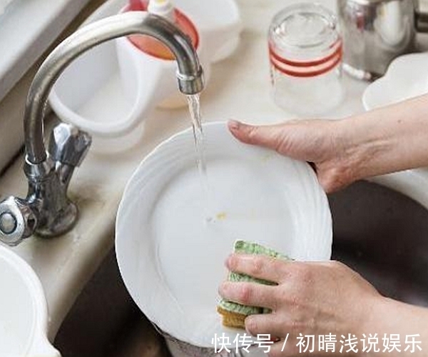 这样“洗碗”相当于“吃毒”?提醒父母家人,这些错误方式得改了