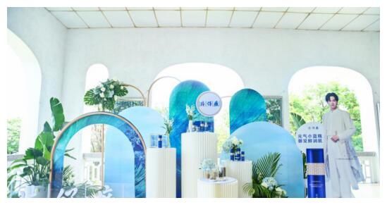 化妆品|片仔癀化妆品携手官鸿，“新生代演员”与“元气小蓝瓶”相逢秀功夫