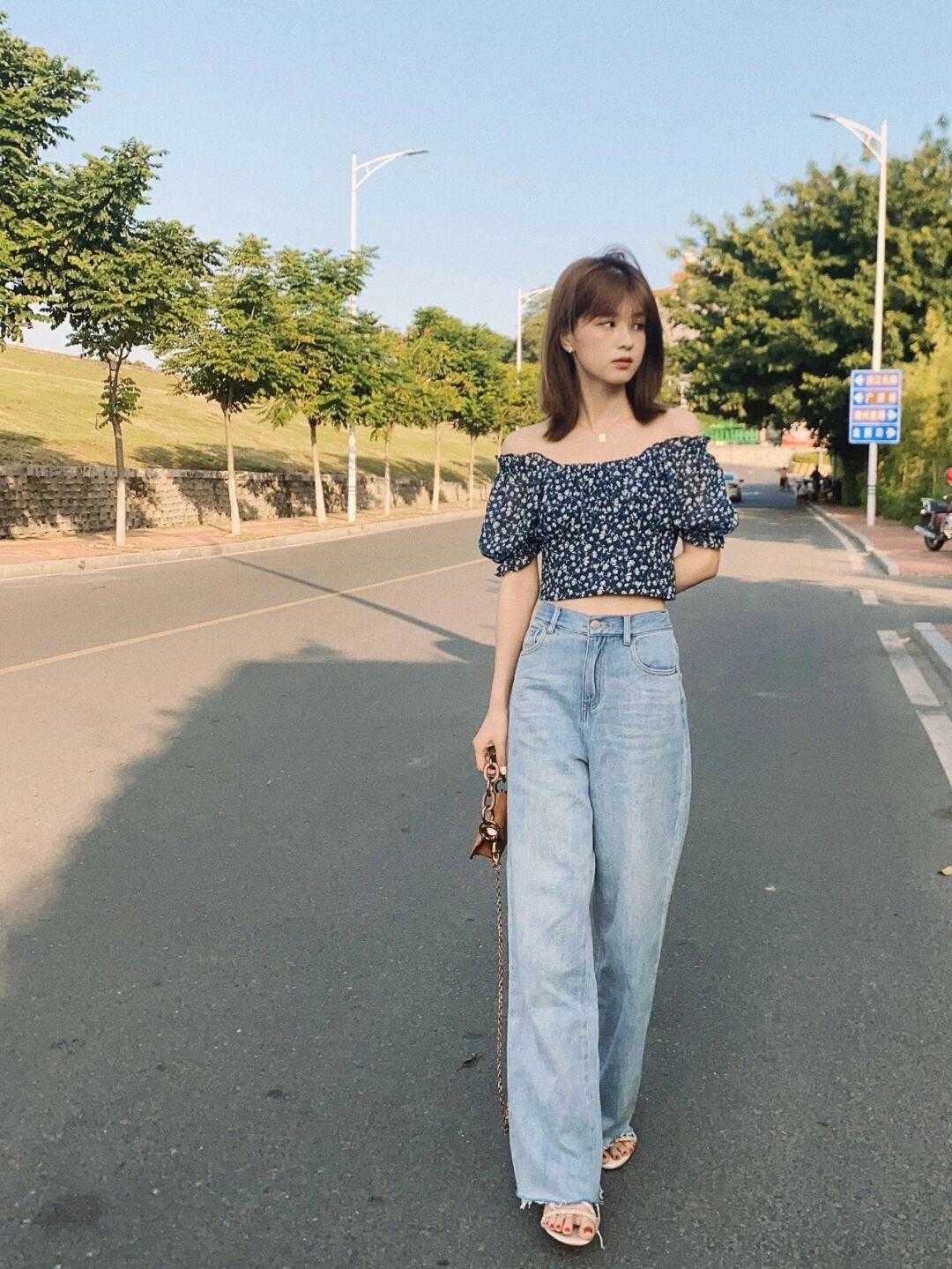 气质感|穿一字肩也可以很出众,搭配牛仔裤简约甜美,还提升气质感