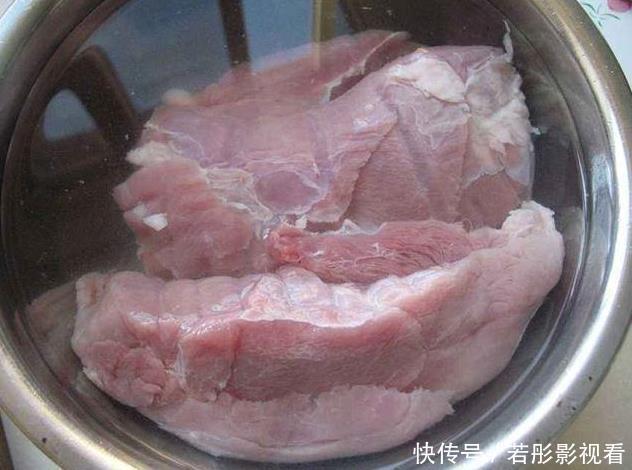 炒猪肉时,一定不要直接下油锅!炒前多加“这1步”,又香又嫩