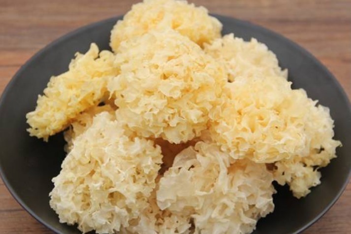 为啥银耳怎么煮都不出胶?有2点很关键,教你做法,出胶快又多