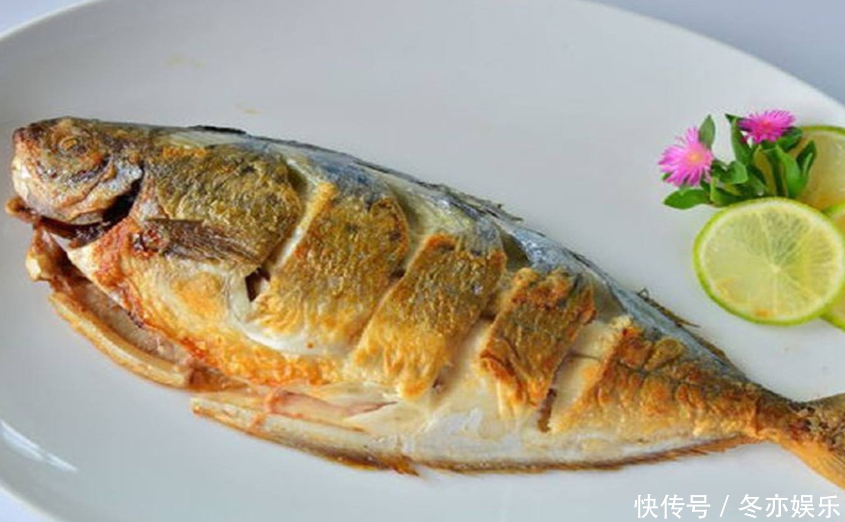 煎鱼时,不要着急下锅,教你2招,鱼肉鲜嫩不粘锅,美味无腥味