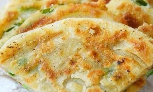 食用盐|葱油饼“这样做”太简单了不烫面也不揉面，酥脆又分层
