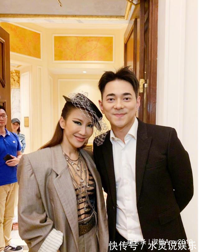 魅力|44岁CoCo李玟魔鬼身材挡不住,穿玫红色连衣裙配长卷发,超妩媚!