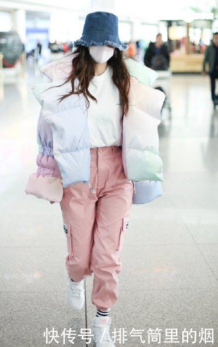 搭配|冬天穿羽绒服太臃肿学女明星的这3个搭配技巧,超显瘦!