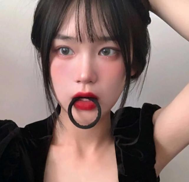 女生脸上有这“3特点”，别再“披头散发”了，扎起来颜值比校花还高