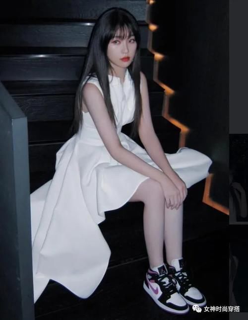 “碎花裙”比“纯色裙”更显气质？深度解析它俩，爱裙子的快看看