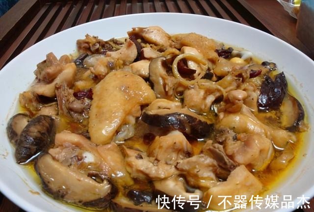 多汁|简单家常美味，香菇蒸鸡，香嫩多汁，原汁原味，好吃还下饭