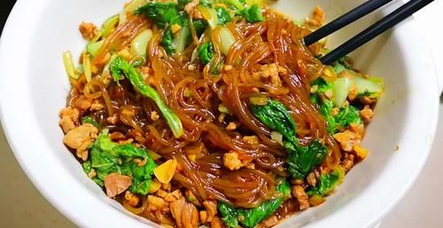 三人行必有我师焉|立秋后，小白菜正当季，维C是大白菜的3倍，拿来炒粉条，太香了！