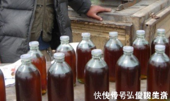 芝麻酱|街头“现榨芝麻油”，又香又便宜，其实机器里有“玄机”，别上当