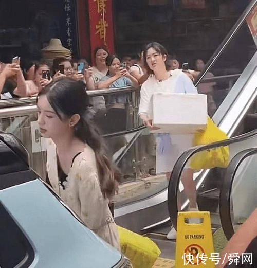 中餐厅|姚安娜《中餐厅5》路透照曝光 很多网友都赞她家教好，没有娇生惯养很接地气