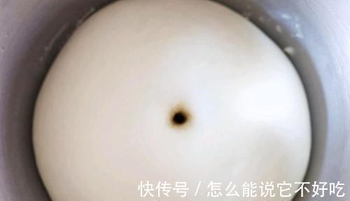 面团|还在买面包？5分钟教大家家制作金枪鱼面包，大人小孩都爱吃