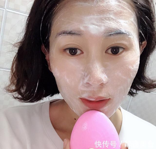 这样洗脸皮肤会越来越差,男女都常犯的错误,一个也没中的最厉害