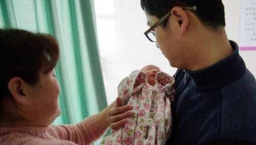 宝妈|宝爸带娃时睡着,醒来后找不到孩子的反应绝了,一看就是亲生的