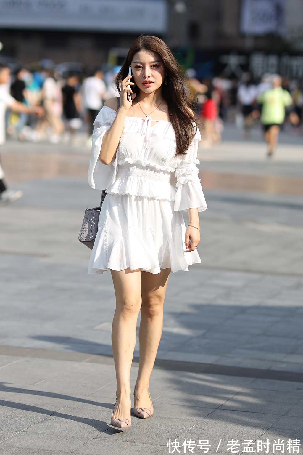 气质|气质女生的白色连衣裙穿搭，优雅个性又显身材，美的时尚有魅力
