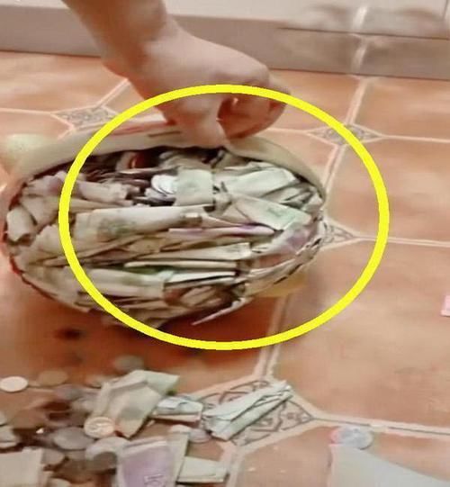 小金库|趁女儿睡午觉,宝妈偷偷砸了她的小金库,网友:这场面太壮观!