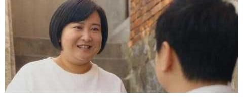 元氣滿滿|39歲賈玲胖出天際，脖子三層肉，長裙遮不住粗腿，擔心她的健康