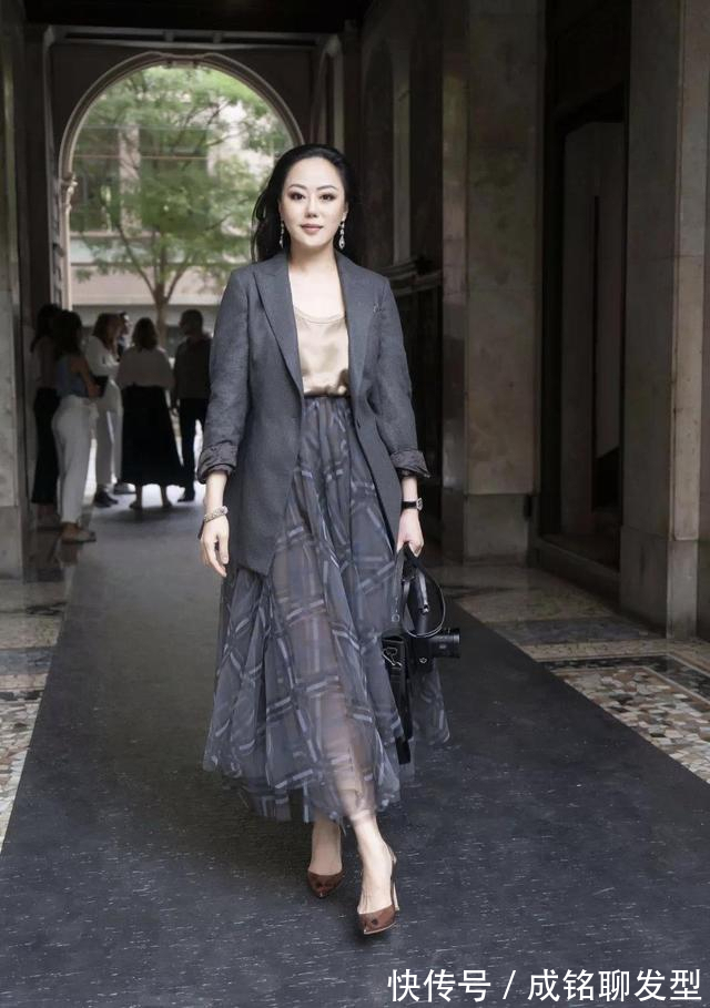 针织衫|章小蕙真是时髦精,穿衣打扮雍容华贵不失名媛范,一点都不像58岁