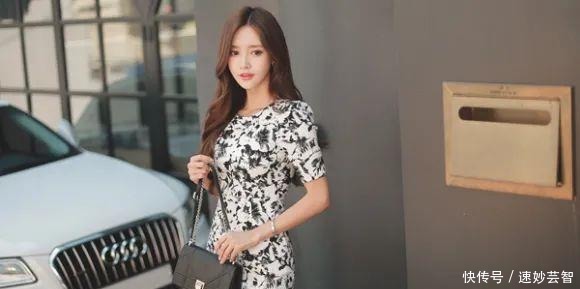 文静|孙允珠:水墨浮花蕊瓣文静连衣裙