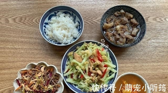 豆豉|母女二人的晚餐,在朋友圈火了,网友:拒绝精致穷,不剩菜不浪费