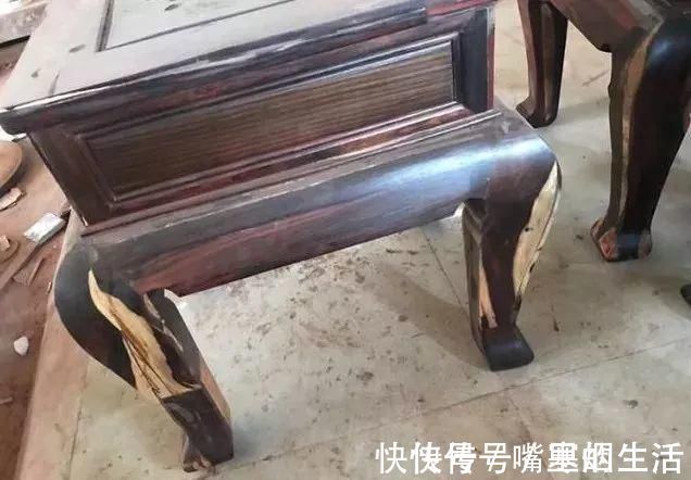 中式|红木家具怎么买？据说花8万买了这套大红酸枝沙发，一刮磨当场傻眼！