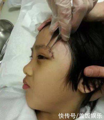 苏有朋|太危险！《中餐厅》多位艺人摔倒，棚顶突然坍塌，安全问题引争议