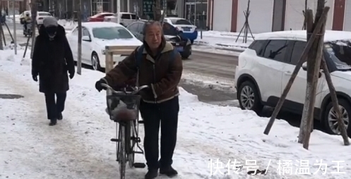 走红|“保暖爷爷”接娃放学走红,这是我见过最拉风的“全景天窗”