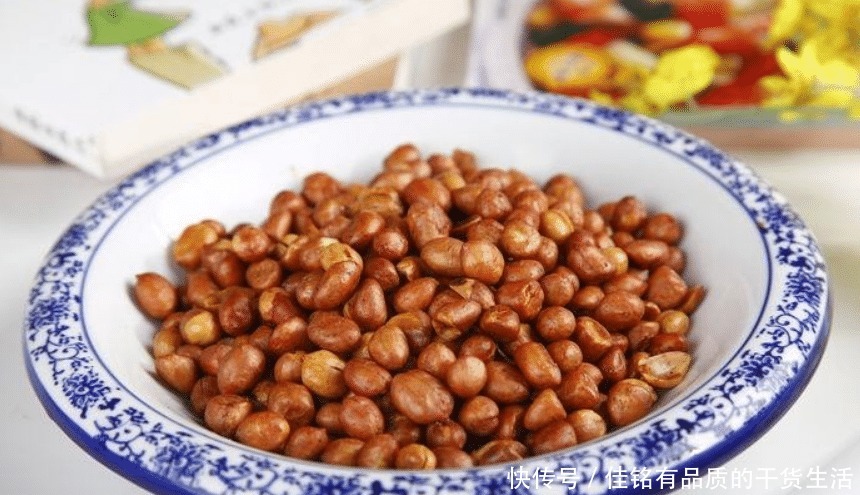 花生|炸花生米时,万万不可只放油,多加1步,花生酥脆,放7天不返潮