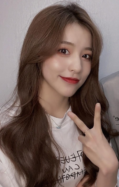 王霏霏|劉思瑤網(wǎng)暴后想?yún)⒓泳C藝翻身?看到“選手名單”后,競爭壓力可真大