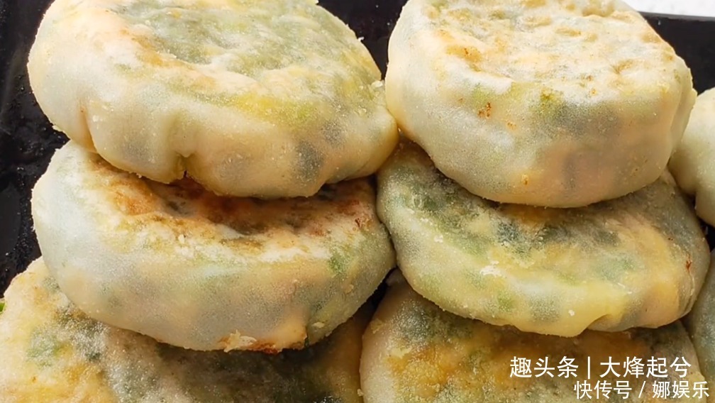 懒人韭菜饼,不揉面不擀面,皮薄馅足,十几分钟就搞定,比吃肉香