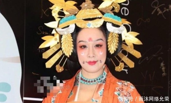 究竟|唐朝妆容究竟什么样？佟丽娅的唐妆脸上有伤痕，其实是正宗的