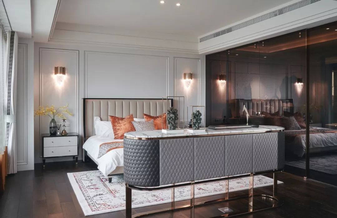 利用率|还在买衣柜现在流行“挖墙”装衣橱!