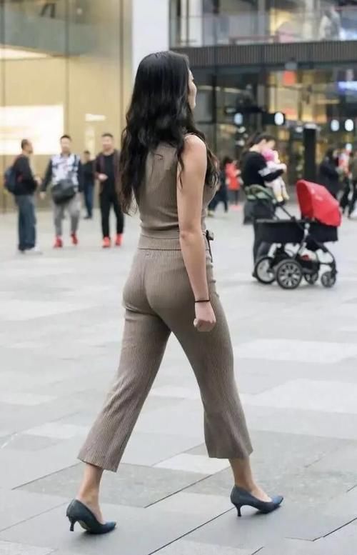 女性“胯宽”怎么穿，优势与弊端并存，别过分相信自己的直觉！